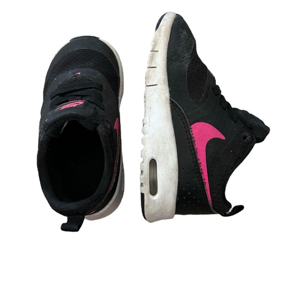 🌺Nike Black and Pink Sneakers with Cushioned Sole and Breathable Upper